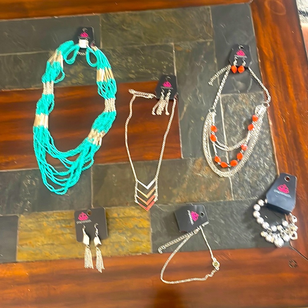 Paparazzi jewelry. Never used.